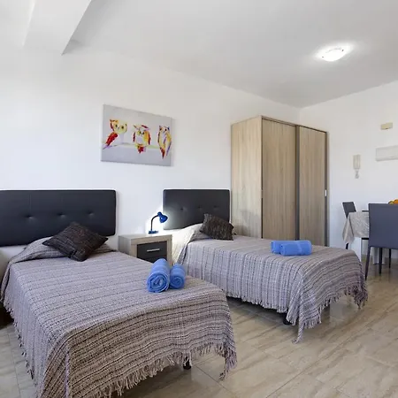 Betty F Puerto del Rosario (Fuerteventura)